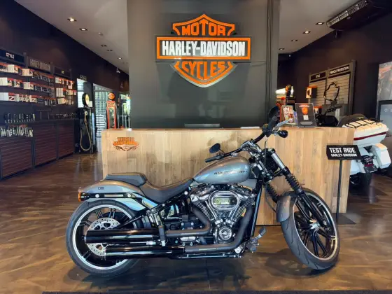 HARLEY-DAVIDSON SOFTAIL BREAKOUT 114 