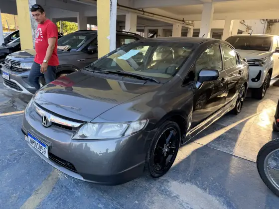 HONDA CIVIC 1.8 LXS 16V FLEX 4P AUTOMÁTICO HONDA CIVIC 1.8 LXS 16V FLEX 4P AUTOMÁTICO