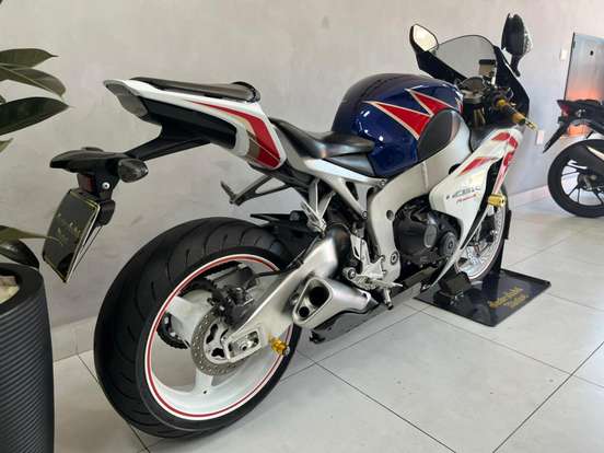 HONDA-CBR 1000RR FIREBLADE HONDA-CBR 1000RR FIREBLADE-2011