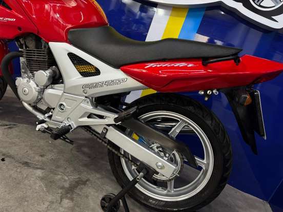 HONDA-CBX 250 TWISTER-2005