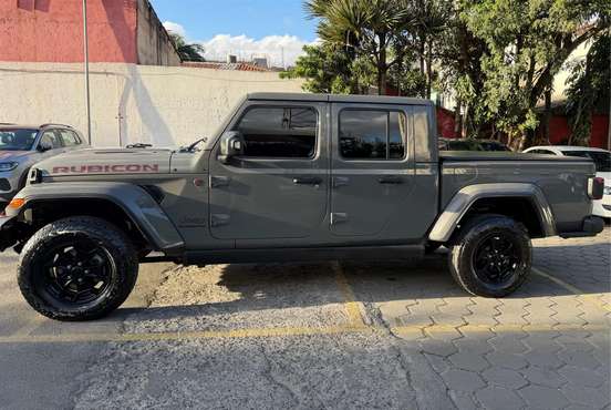 JEEP-GLADIATOR-2023