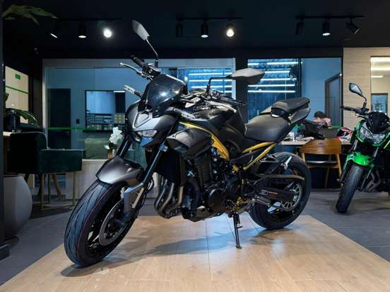 KAWASAKI-Z900-2026