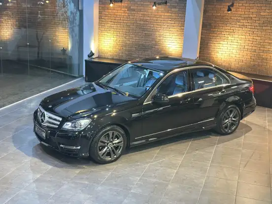 MERCEDES-BENZ-C 200-1.8 CGI AVANTGARDE 16V GASOLINA 4P AUTOMÁTICO MERCEDES-BENZ-C 200-2013