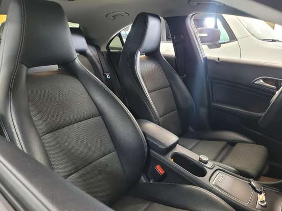 MERCEDES-BENZ-CLA 180-2017