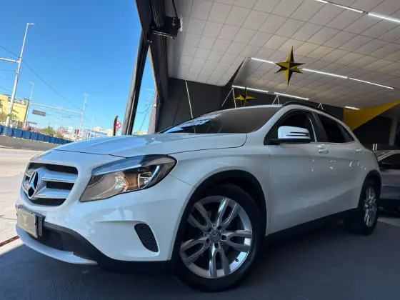 MERCEDES-BENZ GLA 200 1.6 CGI ADVANCE 16V TURBO GASOLINA 4P AUTOMÁTICO MERCEDES-BENZ GLA 200 1.6 CGI ADVANCE 16V TURBO GASOLINA 4P AUTOMÁTICO