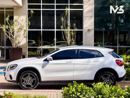MERCEDES-BENZ-GLA 200-2020