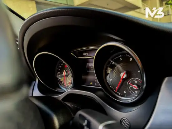 MERCEDES-BENZ-GLA 200-2020