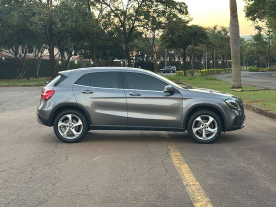 MERCEDES-BENZ-GLA 200-2019