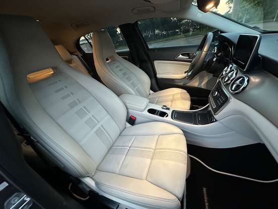 MERCEDES-BENZ-GLA 200-2019