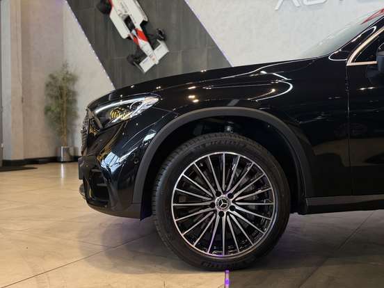MERCEDES-BENZ-GLC 300-2026