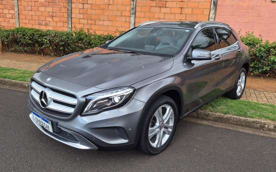 MERCEDES-BENZ-GLA 200-2016