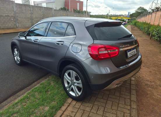 MERCEDES-BENZ-GLA 200-2016