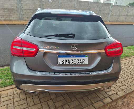 MERCEDES-BENZ-GLA 200-2016