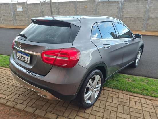 MERCEDES-BENZ-GLA 200-2016