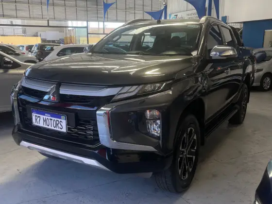 MITSUBISHI L200 TRITON 2.4 16V TURBO DIESEL SPORT HPE-S CD 4P 4X4 AUTOMÁTICO MITSUBISHI L200 TRITON 2.4 16V TURBO DIESEL SPORT HPE-S CD 4P 4X4 AUTOMÁTICO