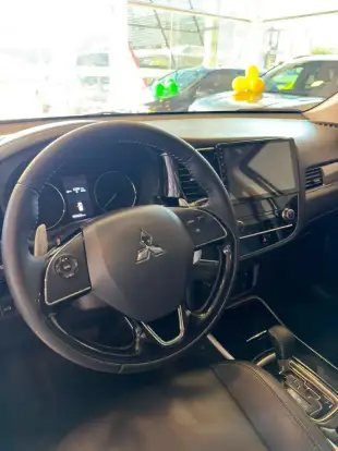 MITSUBISHI-OUTLANDER-2021