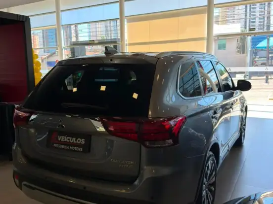 MITSUBISHI-OUTLANDER-2.0 MIVEC GASOLINA HPE AUTOMÁTICO MITSUBISHI-OUTLANDER-2021