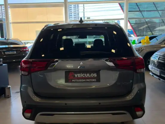 MITSUBISHI-OUTLANDER-2.0 MIVEC GASOLINA HPE AUTOMÁTICO MITSUBISHI-OUTLANDER-2021