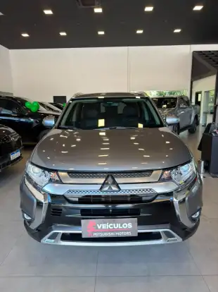 MITSUBISHI-OUTLANDER-2021