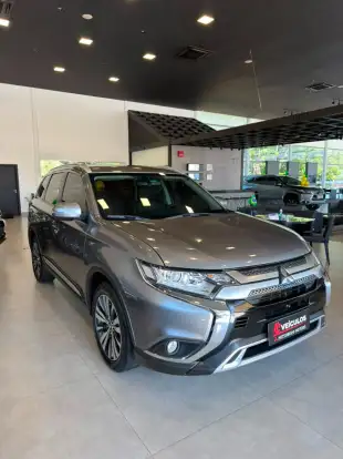MITSUBISHI-OUTLANDER-2021