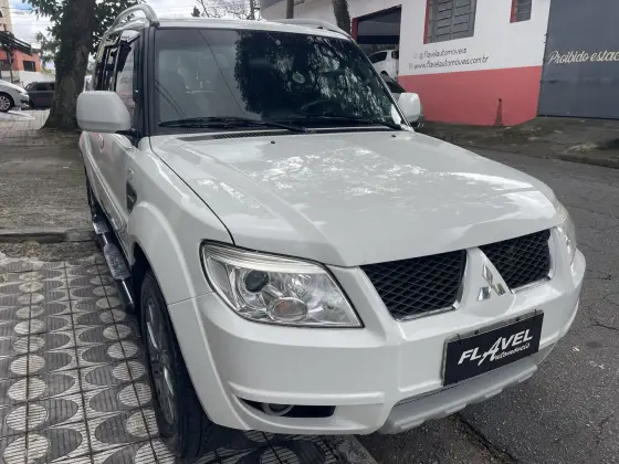 MITSUBISHI PAJERO TR4 2.0 4X2 16V 140CV FLEX 4P AUTOMÁTICO MITSUBISHI PAJERO TR4 2.0 4X2 16V 140CV FLEX 4P AUTOMÁTICO