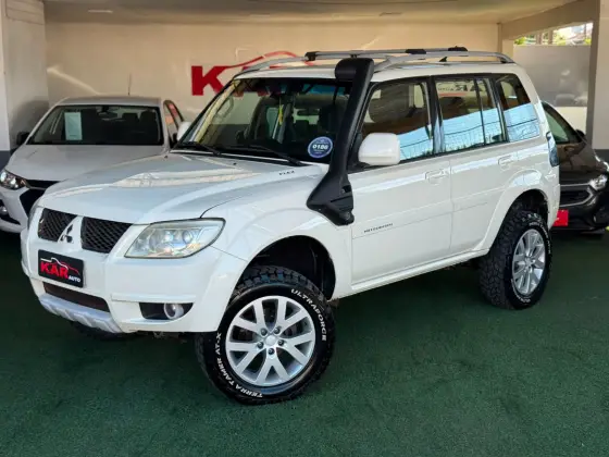 MITSUBISHI PAJERO TR4 2.0 4X4 16V 140CV FLEX 4P AUTOMÁTICO MITSUBISHI PAJERO TR4 2.0 4X4 16V 140CV FLEX 4P AUTOMÁTICO