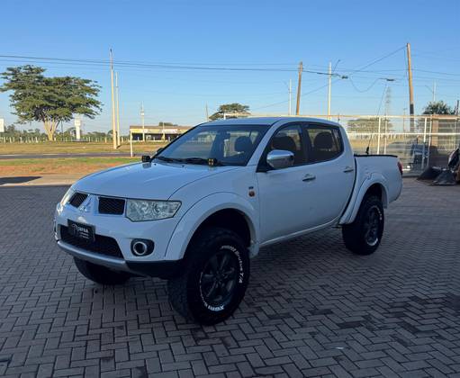 MITSUBISHI L200 TRITON 3.2 HPE 4X4 CD 16V TURBO INTERCOOLER DIESEL 4P AUTOMÁTICO