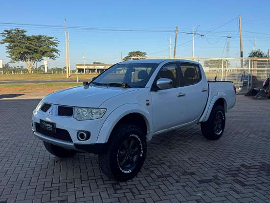 MITSUBISHI-L200 TRITON-3.2 HPE 4X4 CD 16V TURBO INTERCOOLER DIESEL 4P AUTOMÁTICO MITSUBISHI-L200 TRITON-2013