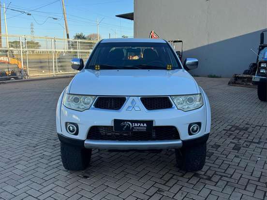 MITSUBISHI-L200 TRITON-3.2 HPE 4X4 CD 16V TURBO INTERCOOLER DIESEL 4P AUTOMÁTICO MITSUBISHI-L200 TRITON-2013