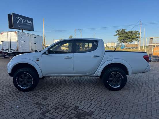 MITSUBISHI-L200 TRITON-3.2 HPE 4X4 CD 16V TURBO INTERCOOLER DIESEL 4P AUTOMÁTICO MITSUBISHI-L200 TRITON-2013