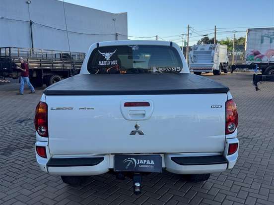MITSUBISHI-L200 TRITON-3.2 HPE 4X4 CD 16V TURBO INTERCOOLER DIESEL 4P AUTOMÁTICO MITSUBISHI-L200 TRITON-2013