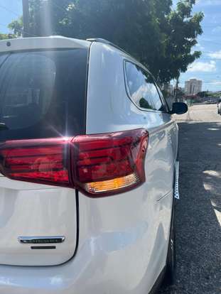 MITSUBISHI-OUTLANDER-2.2 4X4 16V DIESEL 4P AUTOMÁTICO MITSUBISHI-OUTLANDER-2015
