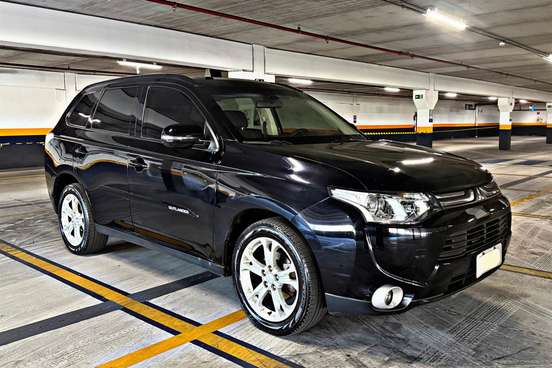 MITSUBISHI-OUTLANDER-2015