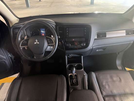 MITSUBISHI-OUTLANDER-2015