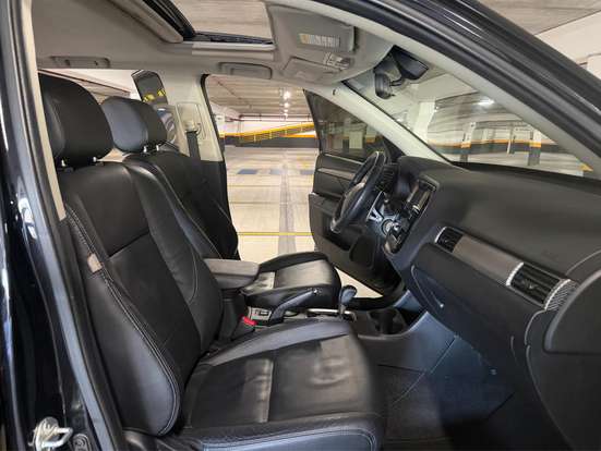 MITSUBISHI-OUTLANDER-2015