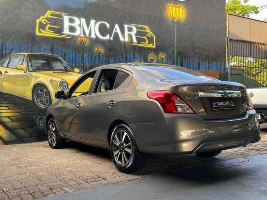 NISSAN-VERSA-2018