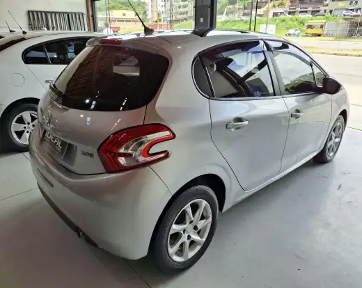 PEUGEOT-208-2015