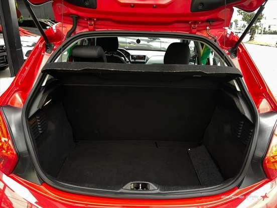 PEUGEOT-208-2015