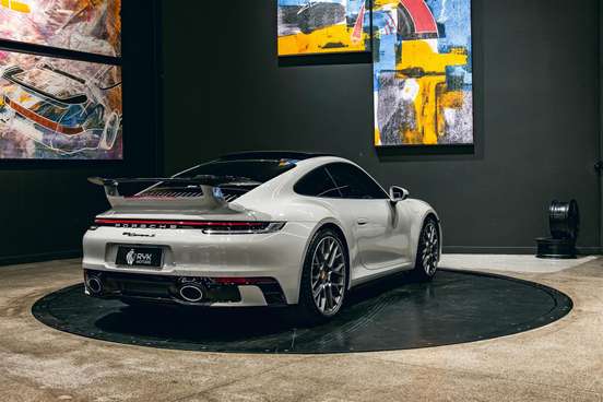PORSCHE-911-2024