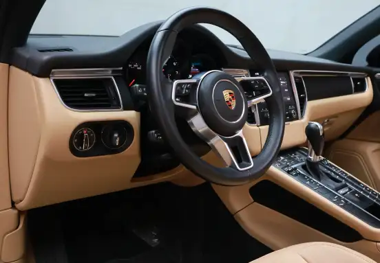 PORSCHE-MACAN-2017