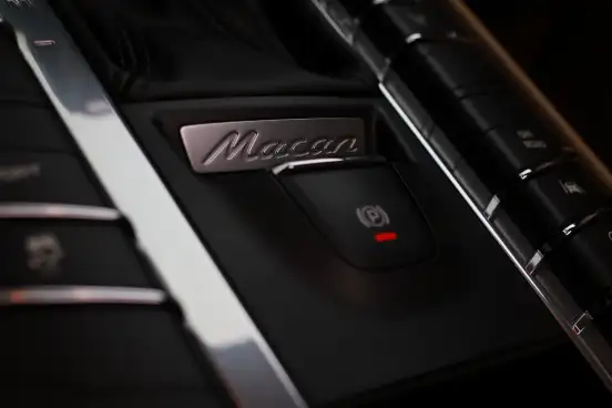 PORSCHE-MACAN-2017