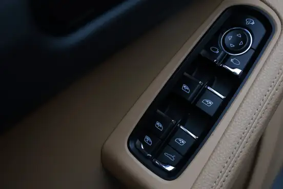 PORSCHE-MACAN-2017
