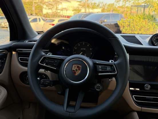 PORSCHE-MACAN-2025