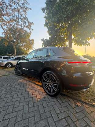 PORSCHE-MACAN-2021