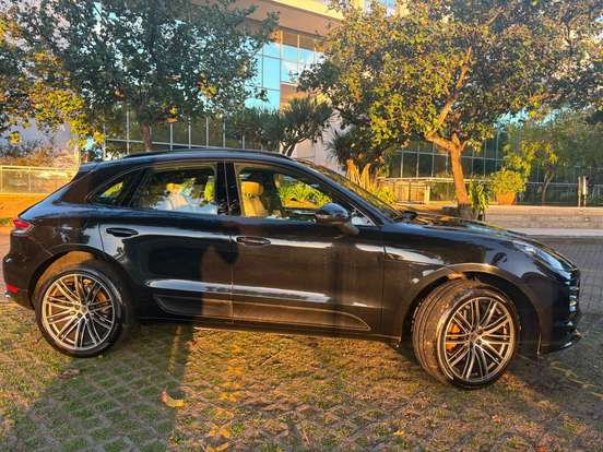 PORSCHE-MACAN-2021