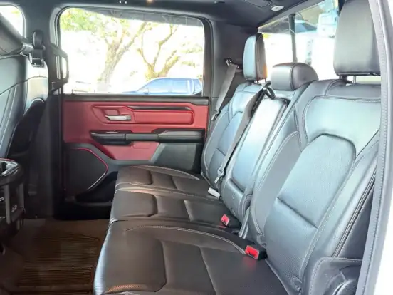 RAM-1500-5.7 V8 GASOLINA REBEL CD 4X4 AUTOMÁTICO RAM-1500-2023