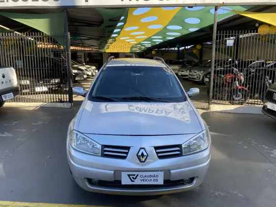 RENAULT MEGANE 1.6 DYNAMIQUE GRAND TOUR 16V FLEX 4P MANUAL RENAULT MEGANE 1.6 DYNAMIQUE GRAND TOUR 16V FLEX 4P MANUAL
