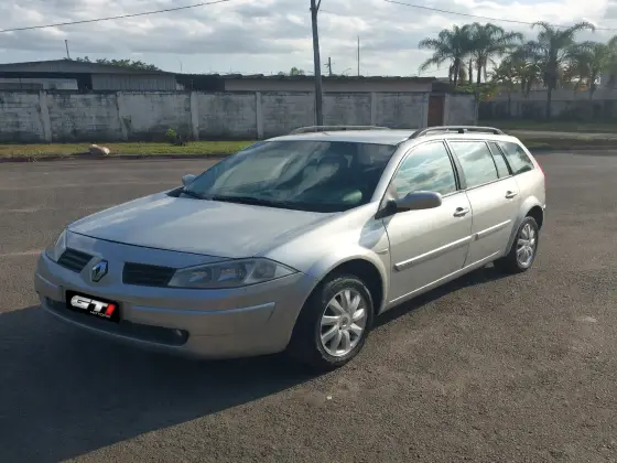 RENAULT MEGANE 1.6 DYNAMIQUE GRAND TOUR 16V FLEX 4P MANUAL RENAULT MEGANE 1.6 DYNAMIQUE GRAND TOUR 16V FLEX 4P MANUAL
