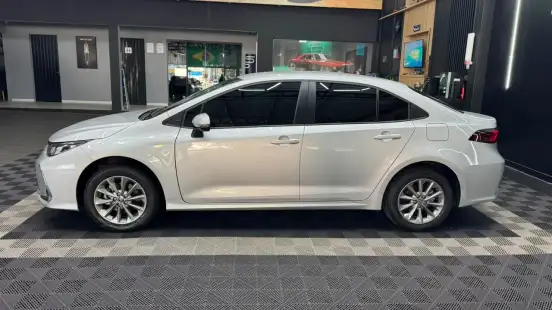 TOYOTA-COROLLA-2025