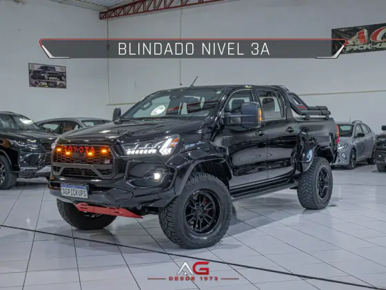 TOYOTA HILUX 2.8 D-4D TURBO DIESEL CD GR-S 4X4 AUTOMÁTICO TOYOTA HILUX 2.8 D-4D TURBO DIESEL CD GR-S 4X4 AUTOMÁTICO